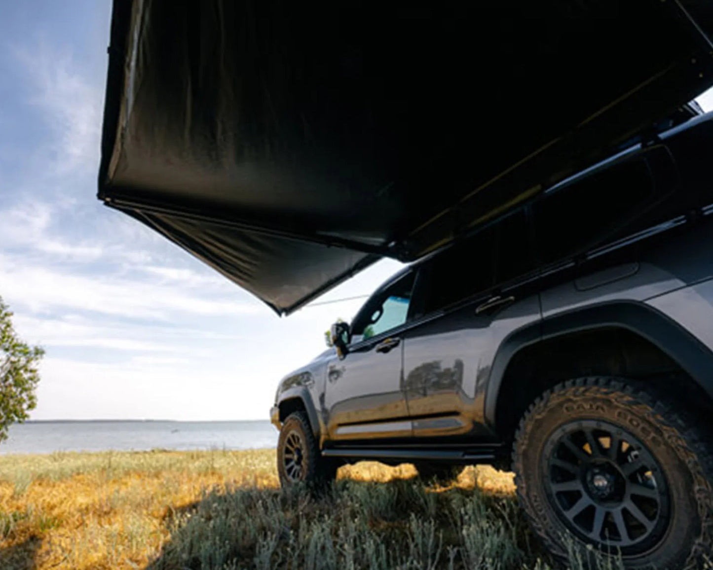 Ironman 4x4 DeltaWing 180° Vehicle Awning