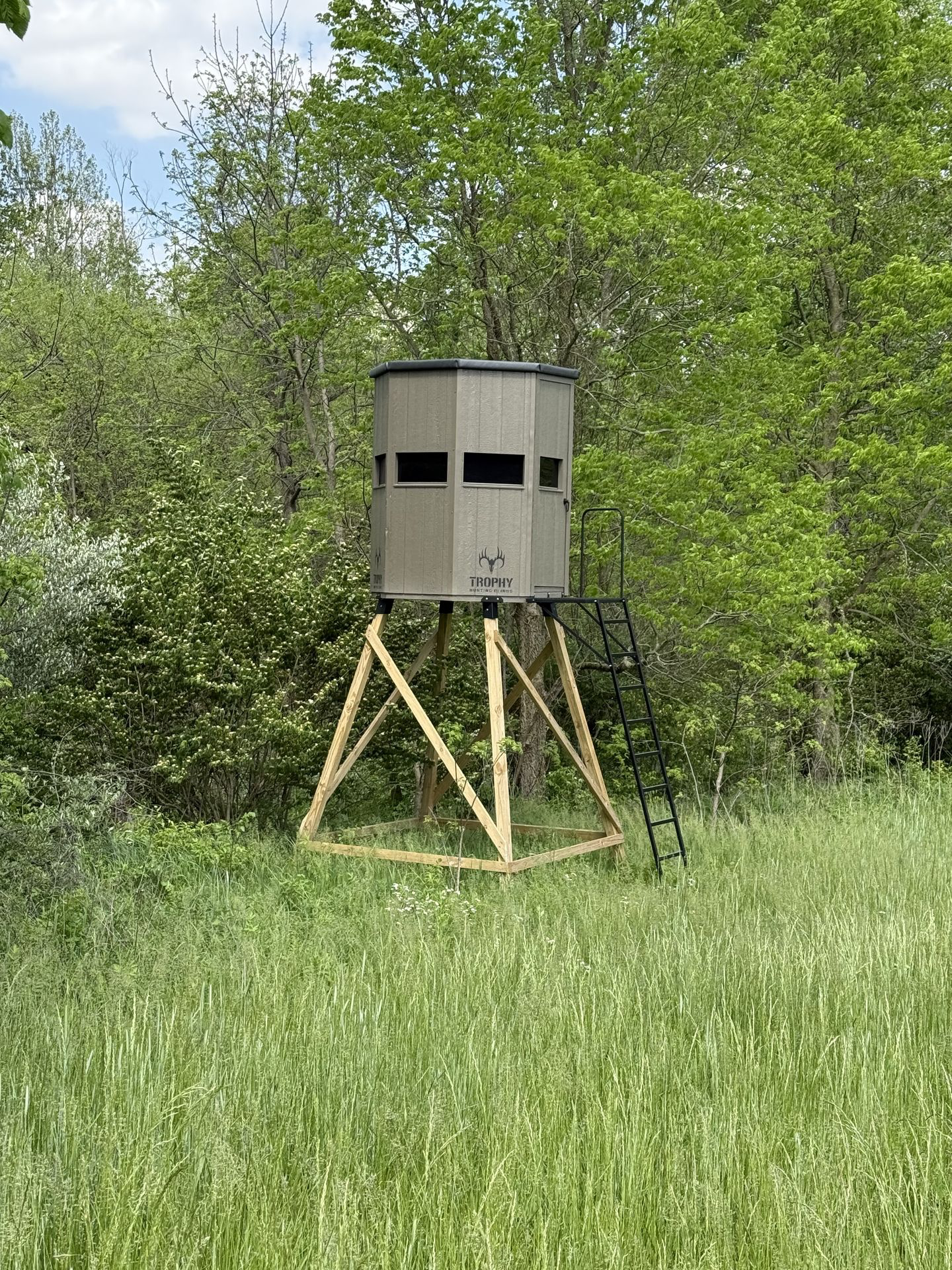 Trophy Hunting Blinds 6' Standard Series Octagon Hunting Blind