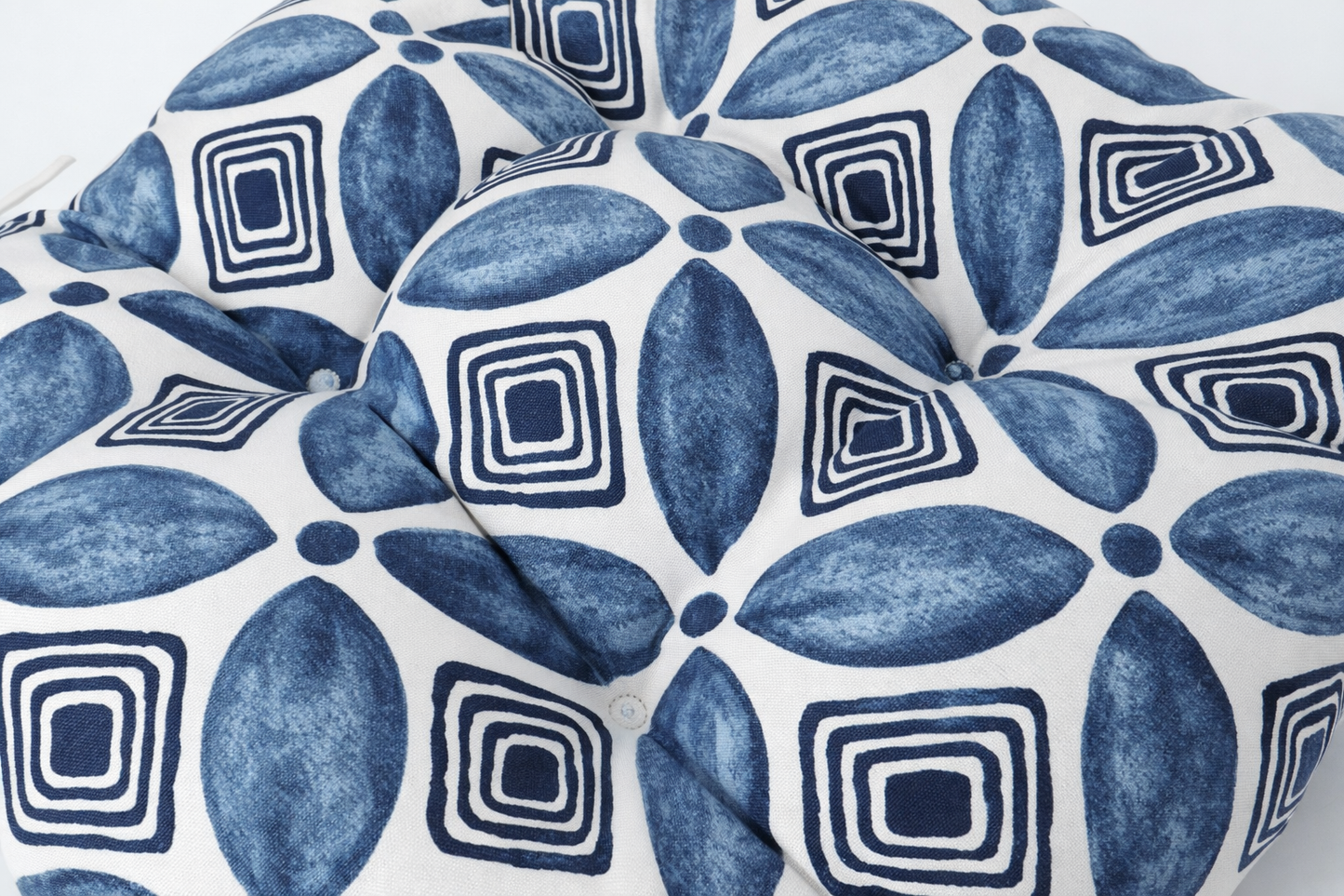 Outdoor Chair Cushions Set of 2, 19 x 19 x 4 Inch Tufted Seat Cushions