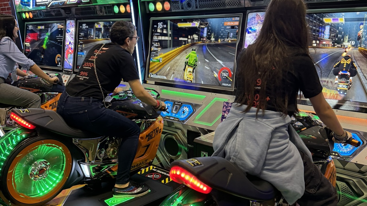 LAI Games Asphalt Moto Blitz Twin Bikes Arcade Machine