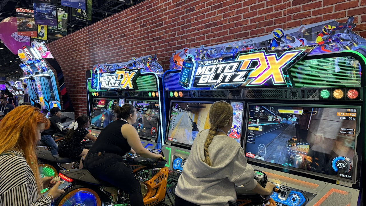 LAI Games Asphalt Moto Blitz Twin Bikes Arcade Machine
