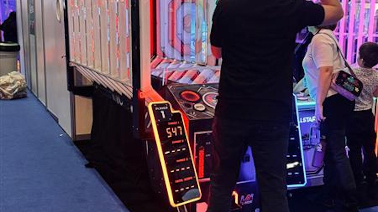 LAI Games Hyper Pitch Baseball Style Arcade Game