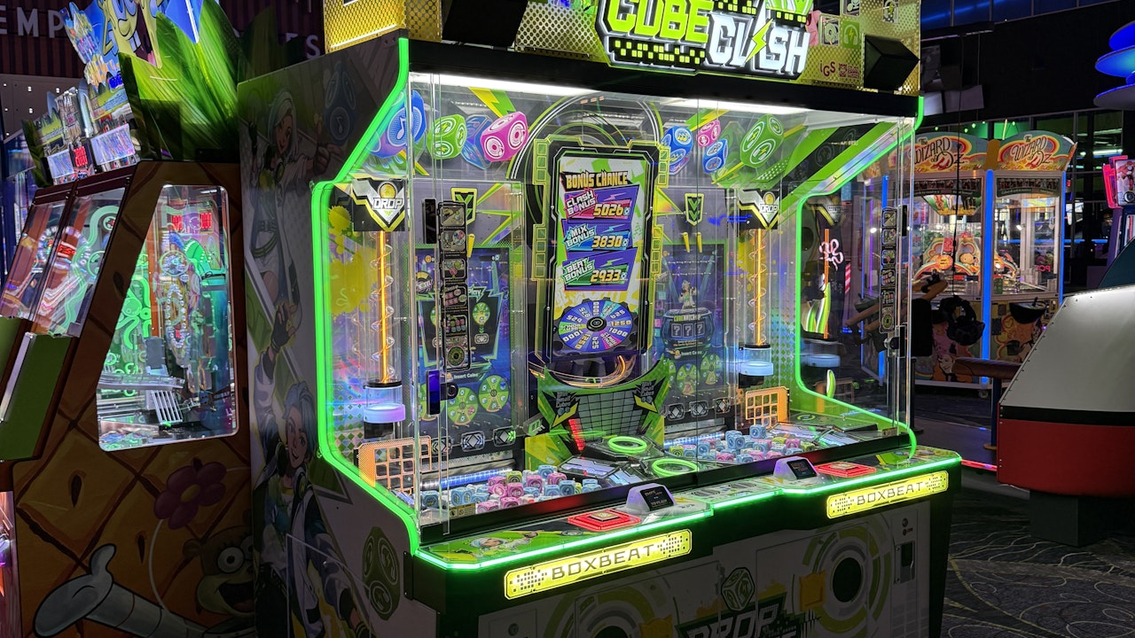LAI Games Cube Clash Pusher Arcade Game