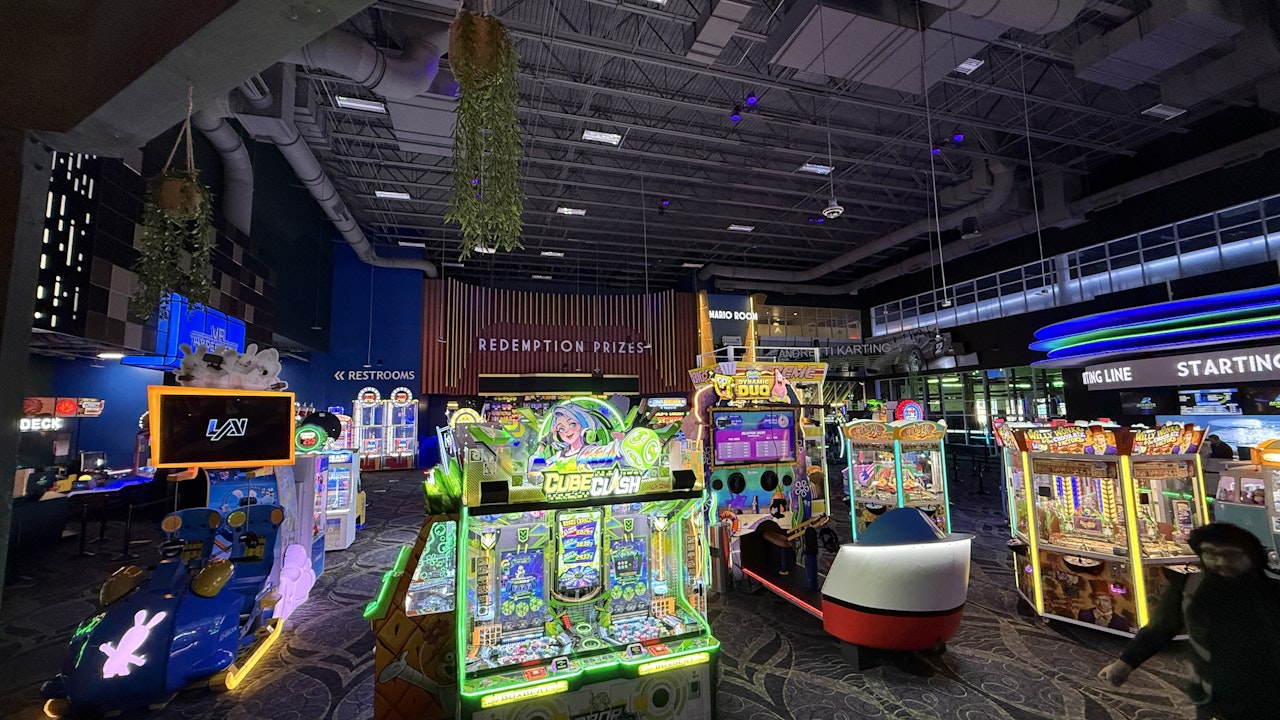 LAI Games Cube Clash Pusher Arcade Game