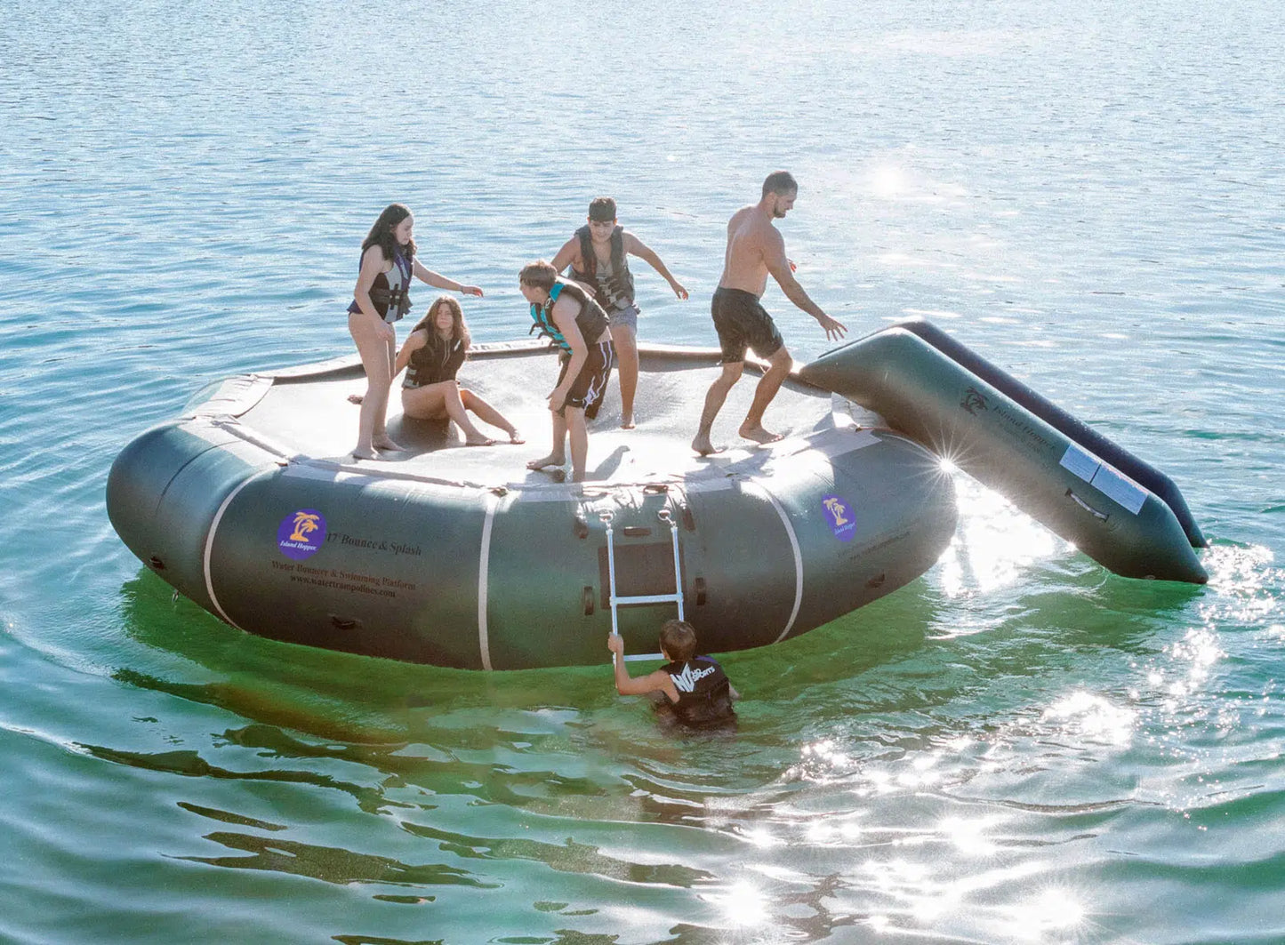Island Hopper 17′ Bounce N Splash