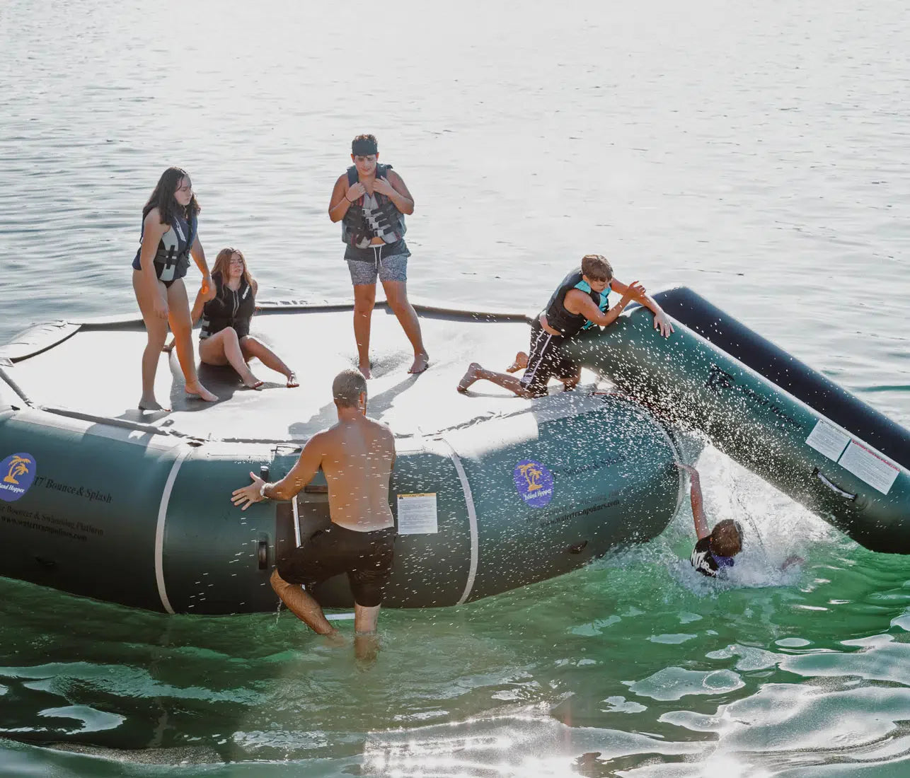 Island Hopper 17′ Bounce N Splash