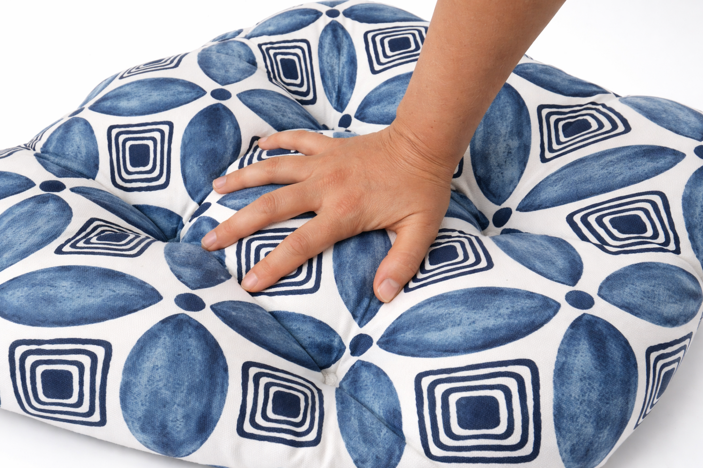 Outdoor Chair Cushions Set of 2, 19 x 19 x 4 Inch Tufted Seat Cushions