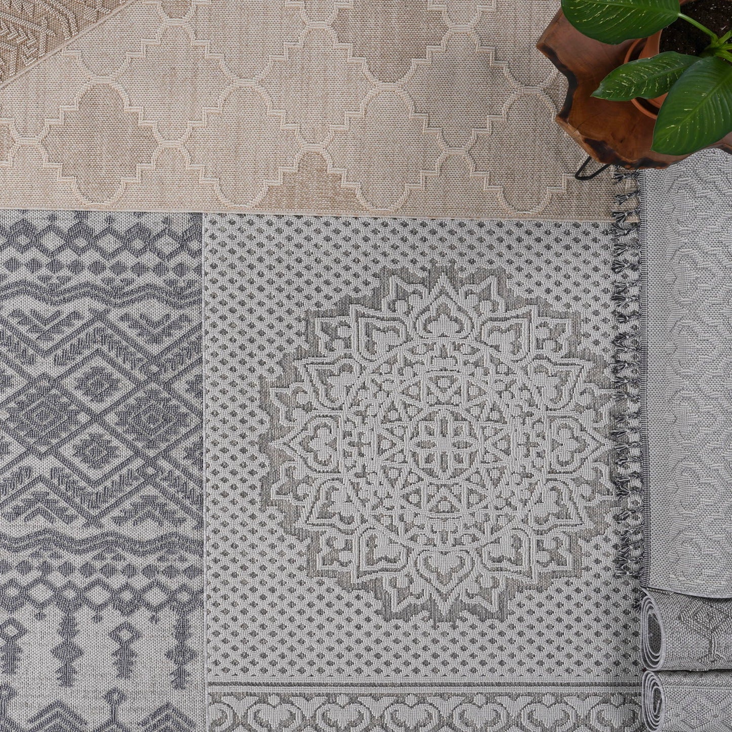 Guros - 8' X 10' Traditional Indoor / Outdoor Area Rug - White
