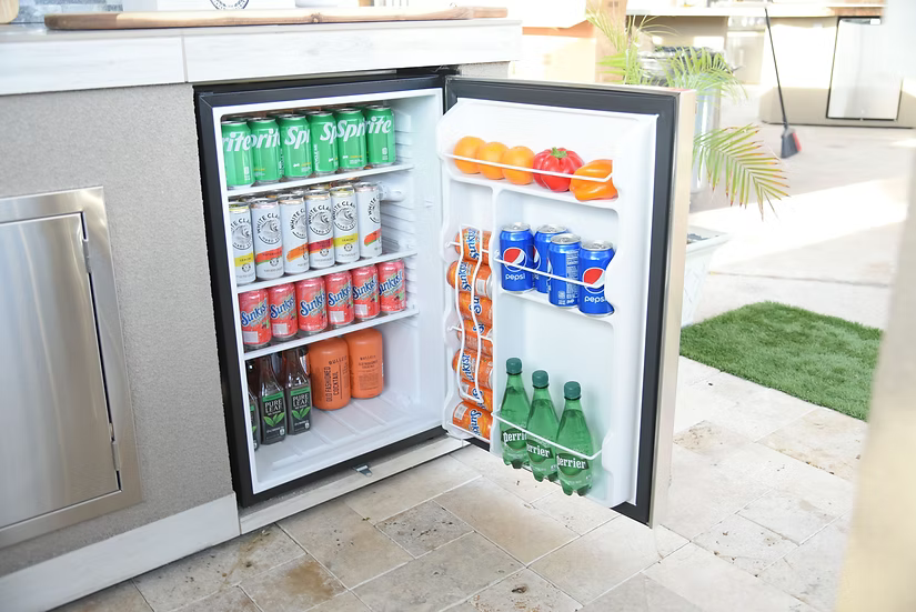 Built-In Outdoor Kitchen Refrigerator with Temp Control Soda Rack and Lights