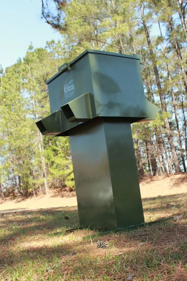 Steel Outdoors 340 LB 4-Chute Gravity Feeder