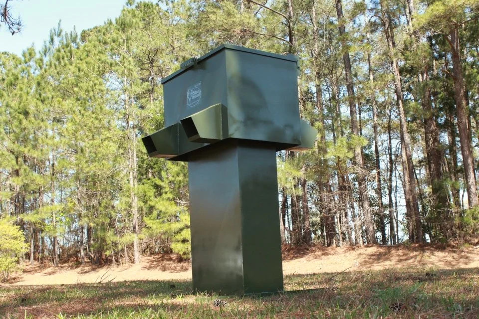 Steel Outdoors 340 LB 4-Chute Gravity Feeder
