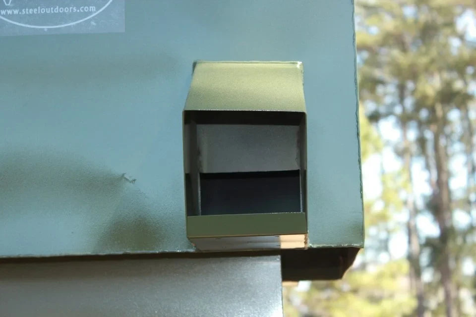 Steel Outdoors 340 LB 4-Chute Gravity Feeder
