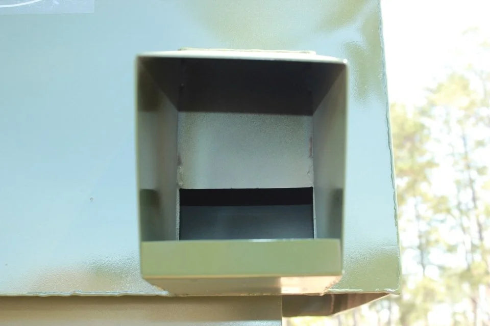Steel Outdoors 340 LB 4-Chute Gravity Feeder
