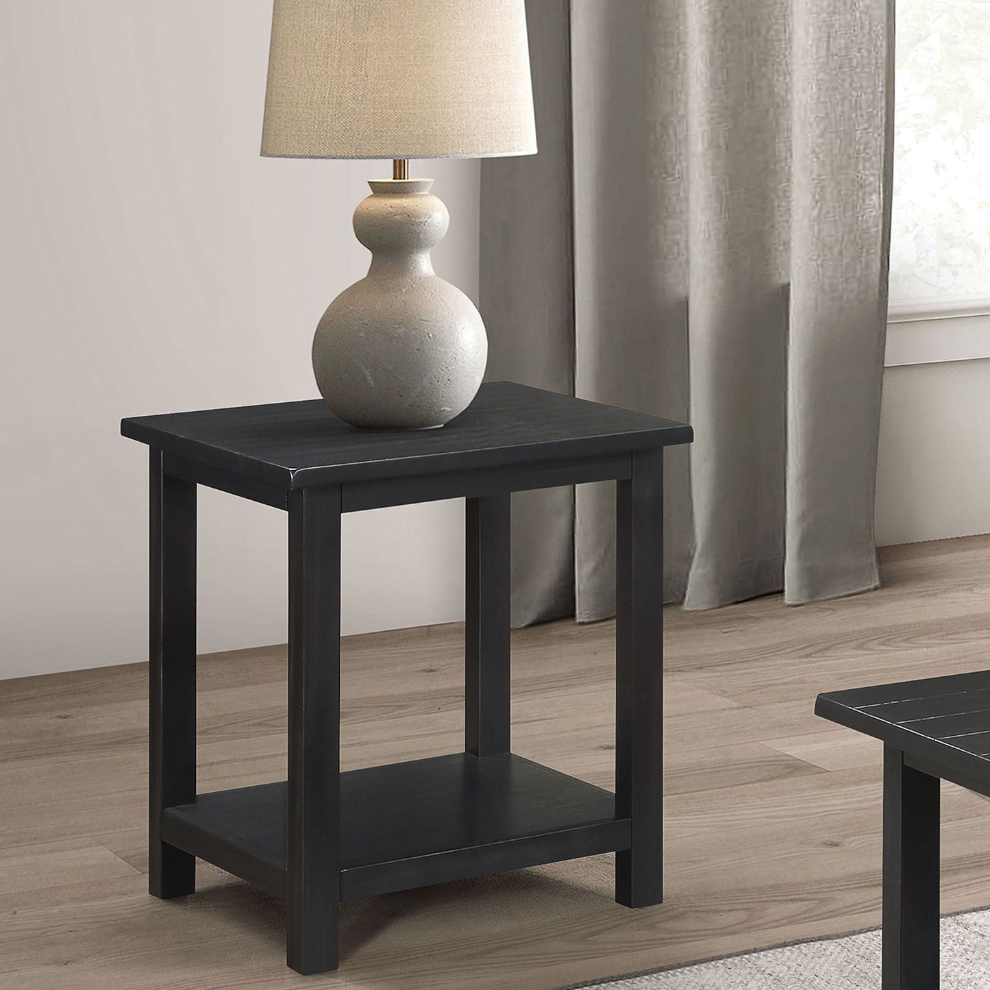 Castleton - Table