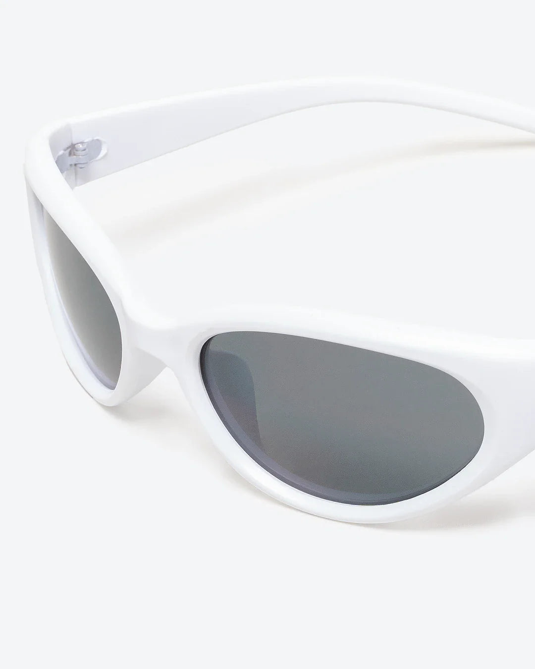 ALLURE - Black Lenses, White Frame