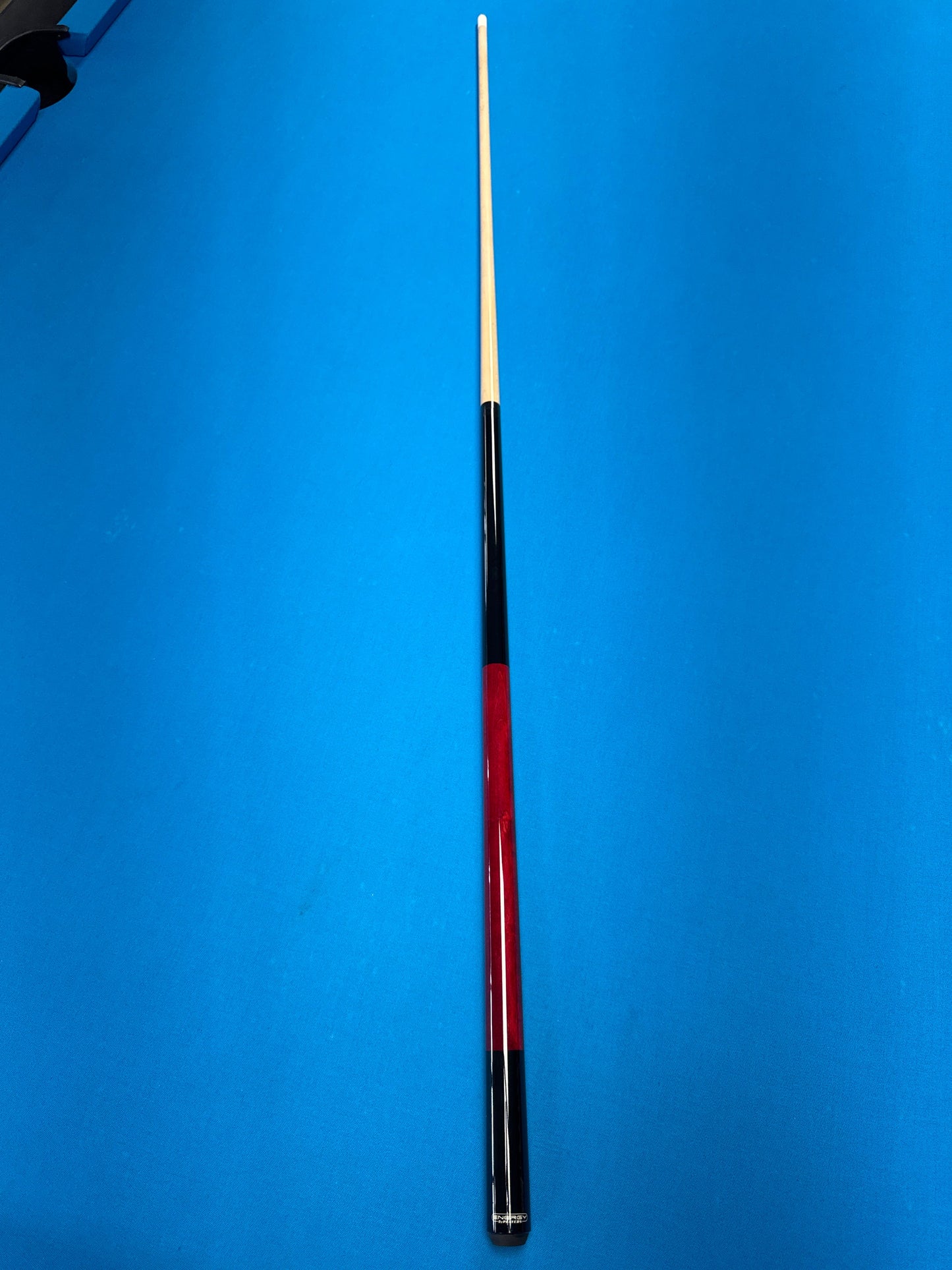Energy By Players Cue Red/Black Wrapless
