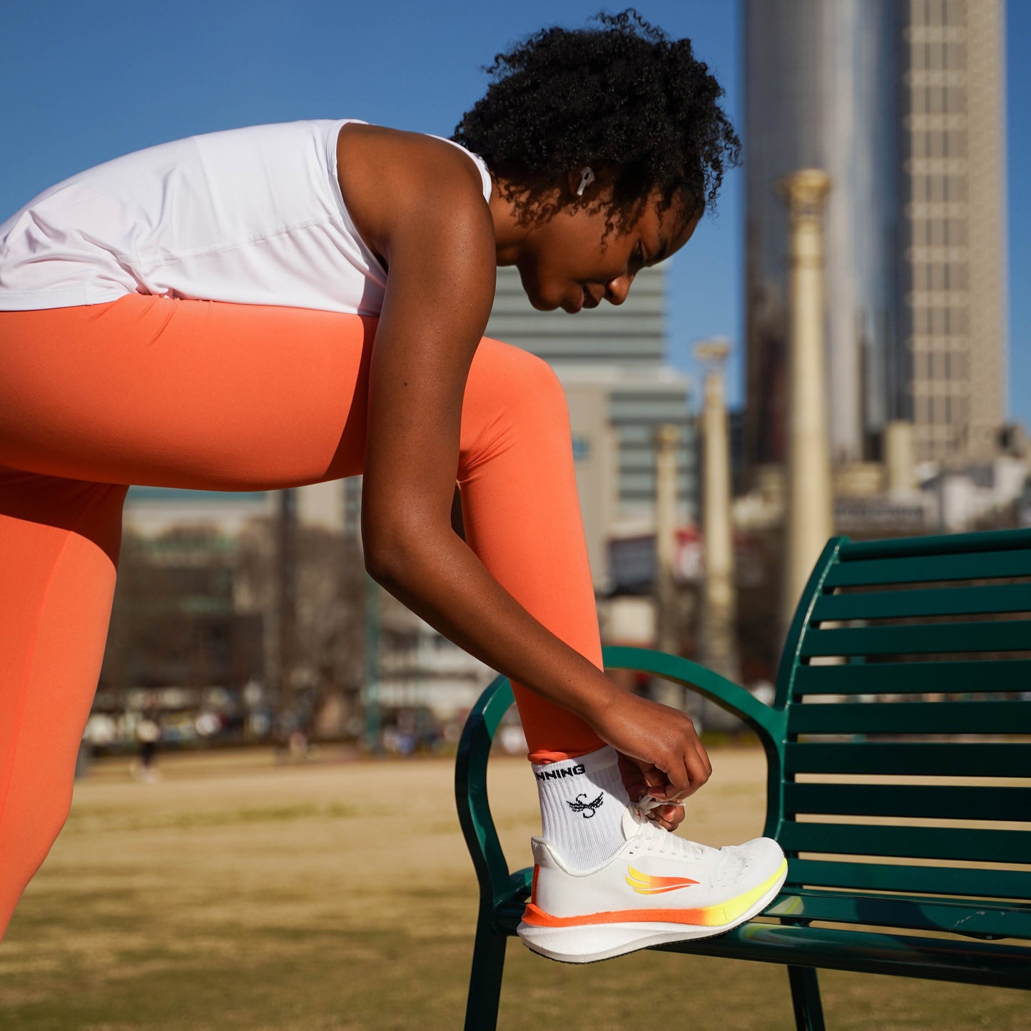 APUS White Women Long-Distance Trainer