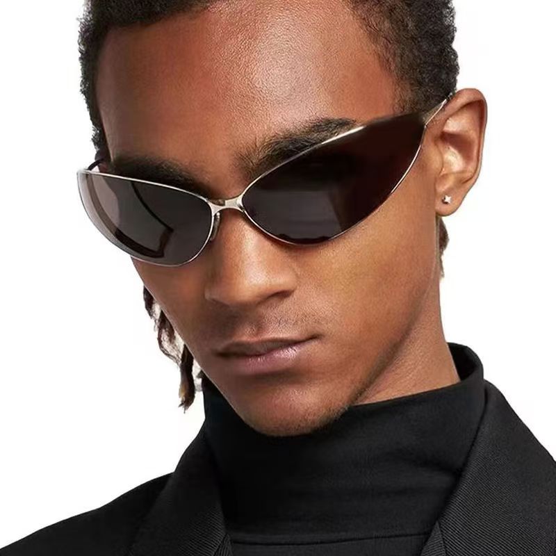 SVELTE - Black Polarized Lenses, Gold Chrome Frame