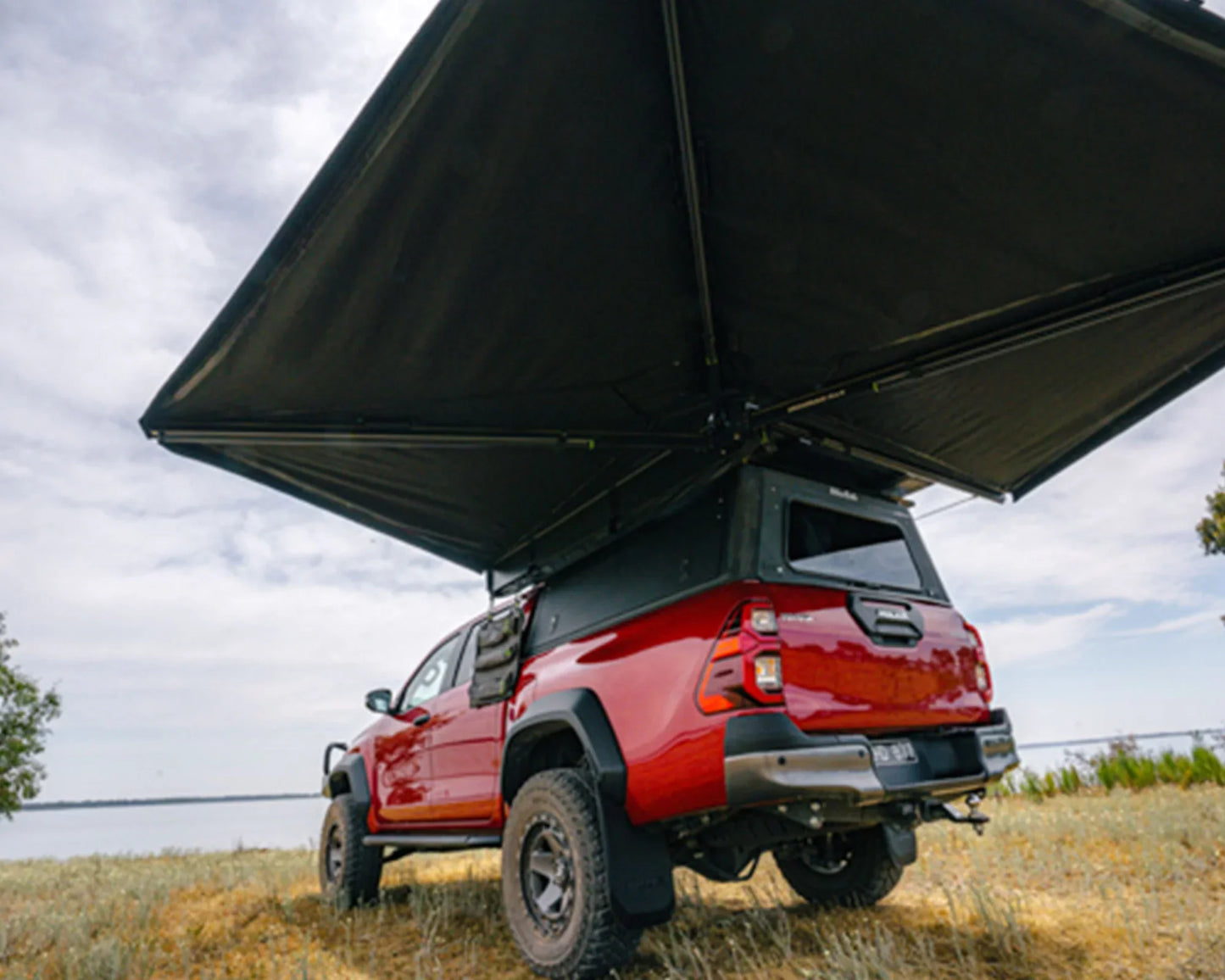 Ironman 4x4 DeltaWing 270° Vehicle Awning