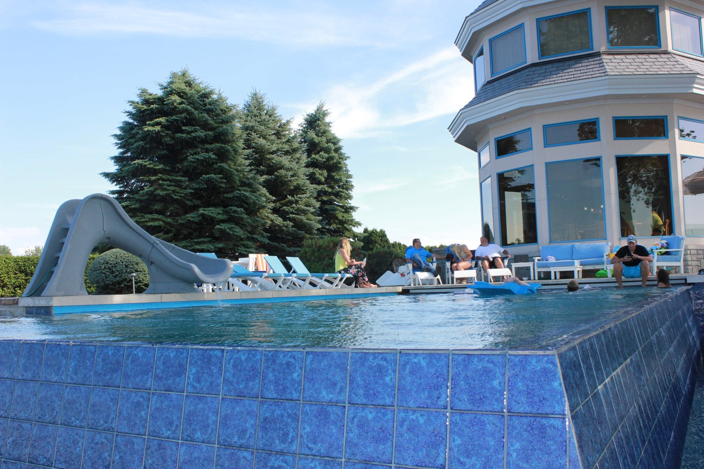Splash Curved Pool Slide - Global Pool Products