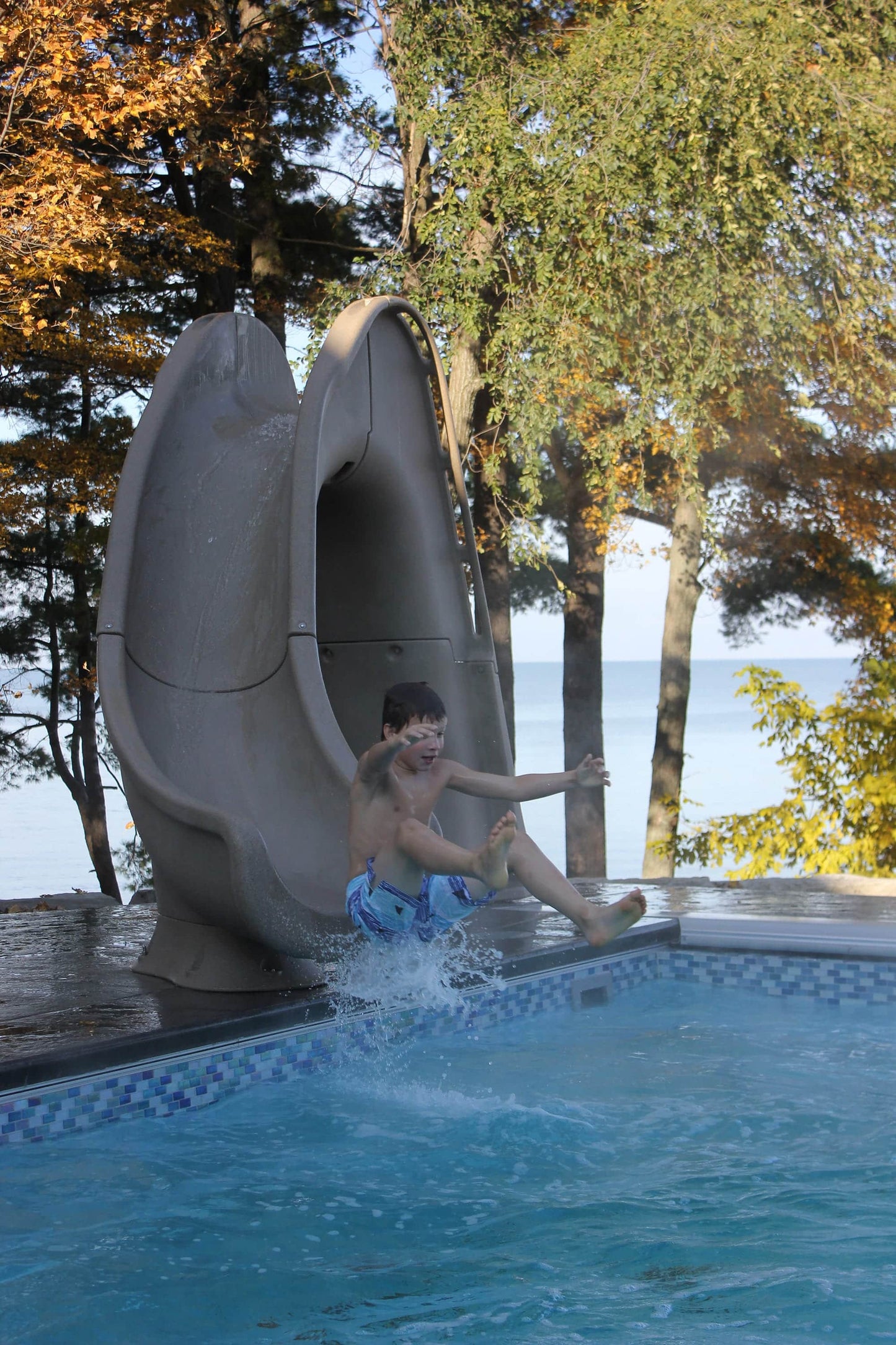 Tidal Wave Curved Pool Slide
