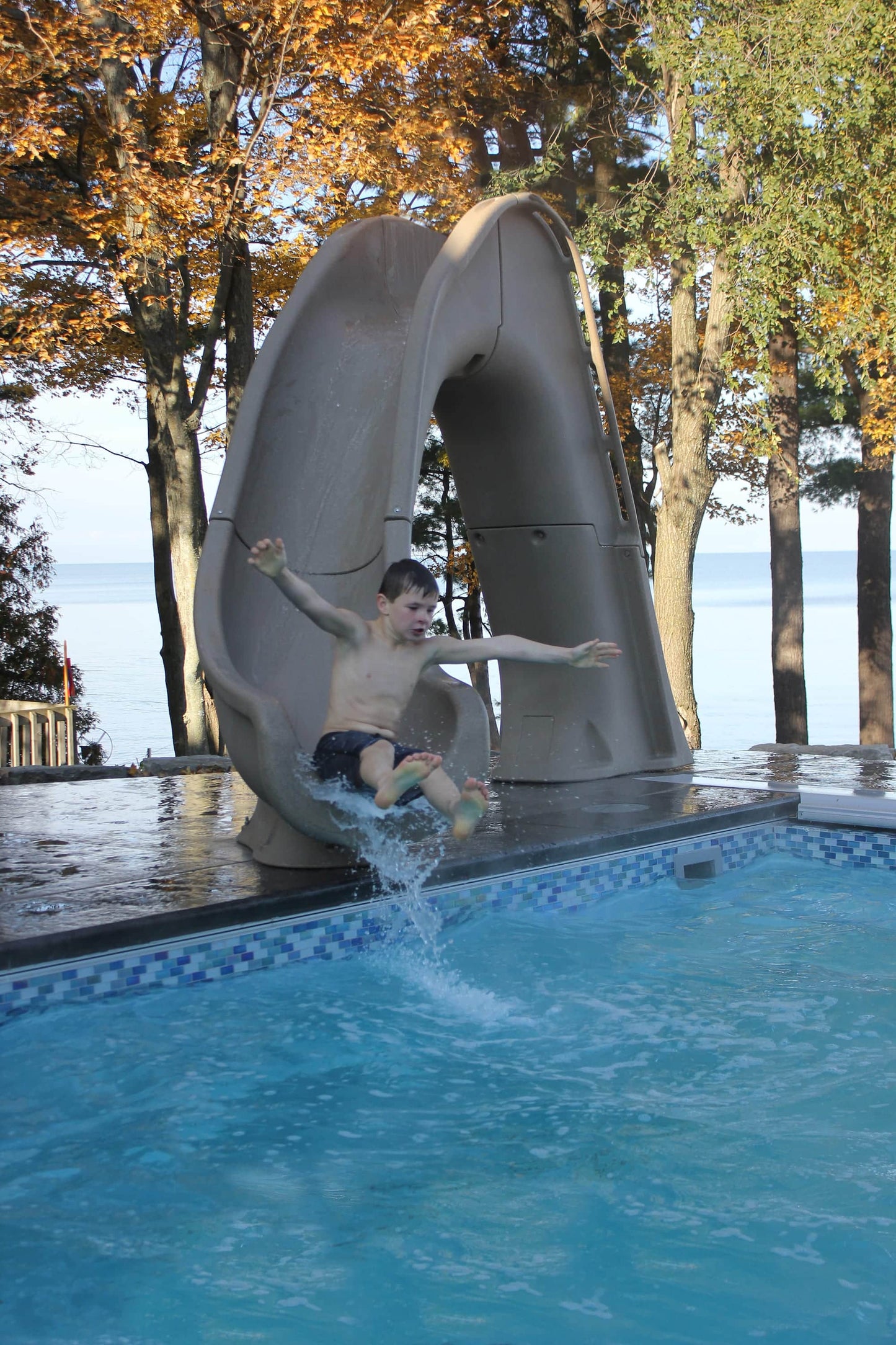 Tidal Wave Curved Pool Slide