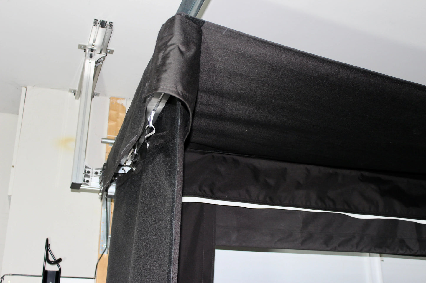 Vanish LITE Hybrid-Retractable Golf Enclosure