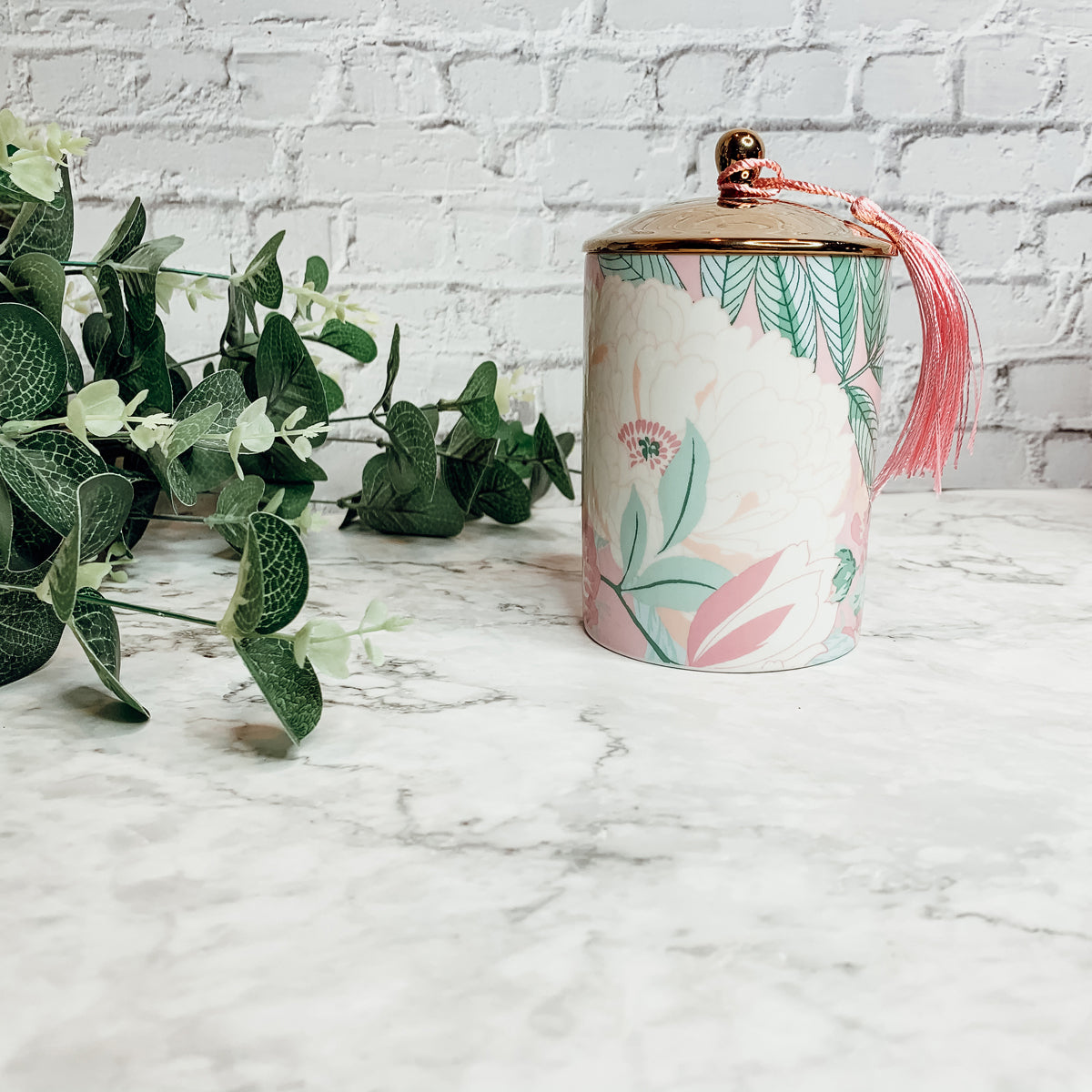 Vintage Floral Scented Soy Candle 10.6oz Porcelain Jar Gold Lid Gift Box